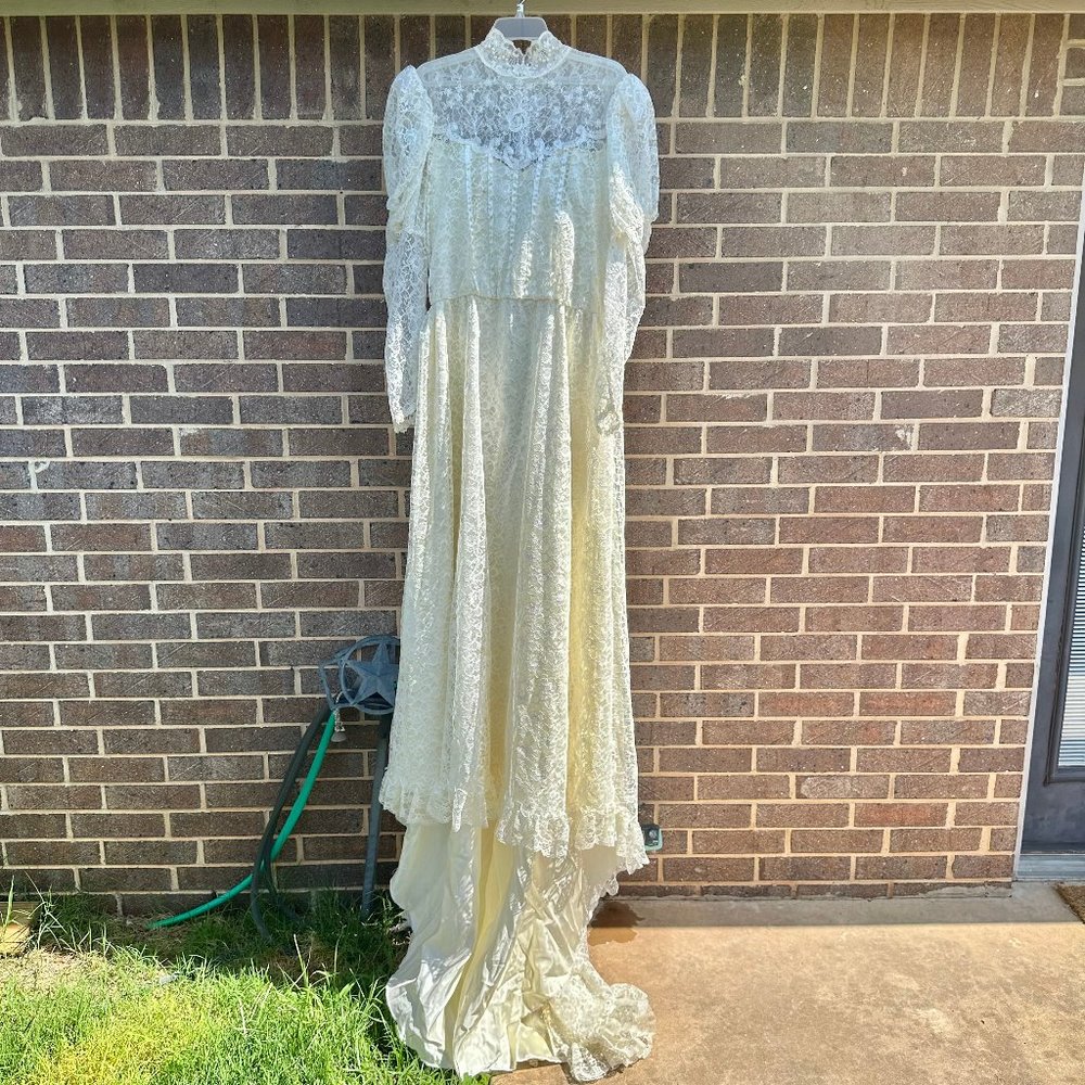 Vintage Victorian Style Wedding Dress Lace Long Train Puff Sleeve M/L Ivory